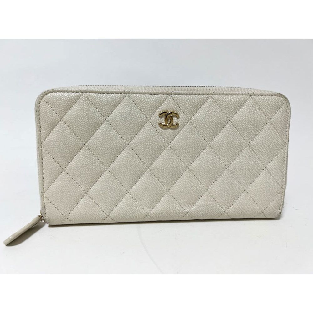 Caviar Skin Matelasse Round Zipper Wallet White Silver